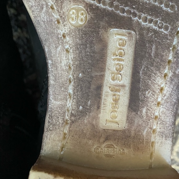 Cute little black Suede boot - Picture 6 of 6